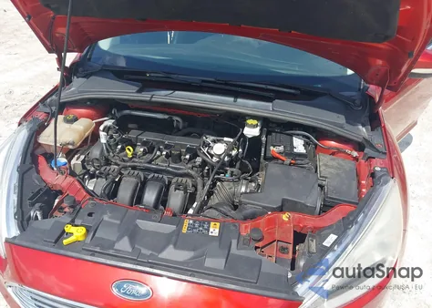 2018 Ford Focus Titanium z USA, uszkodzony, nr VIN 1FADP3J23JL295888